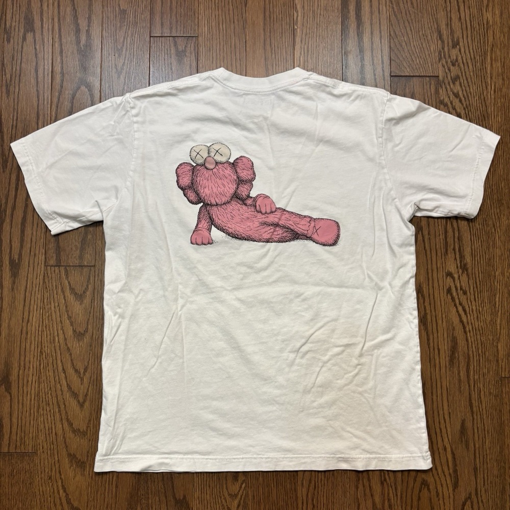 KAWS Uniqlo T Shirt Pink Elmo White Tee Streetwear Men's M NYC Art New York